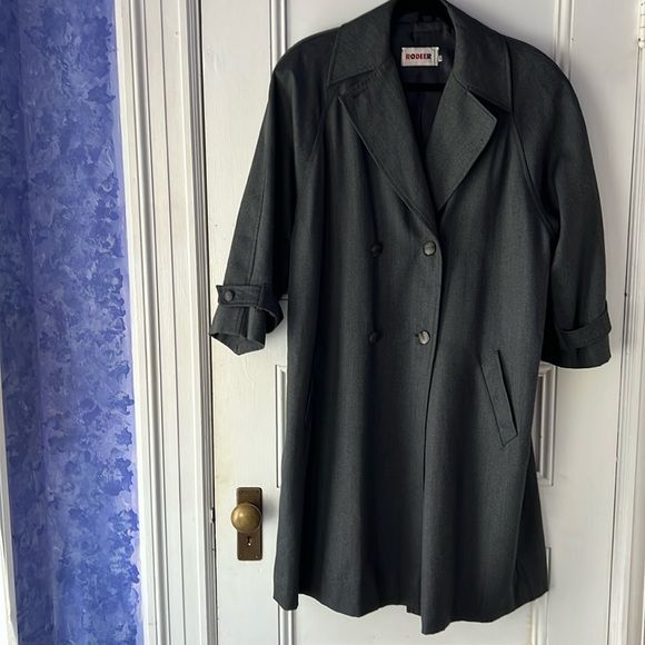 Vintage Rodier Grey wool coat, below-the-knee, trenchcoat style - Picture 3 of 11